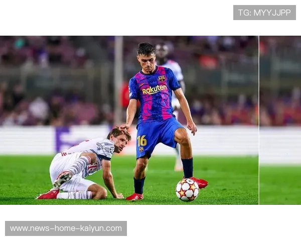 巴萨三人包夹断球瞬间转攻,佩德里直塞节奏完美 巴萨三人包夹断球瞬间转攻,佩德里直塞节奏完美